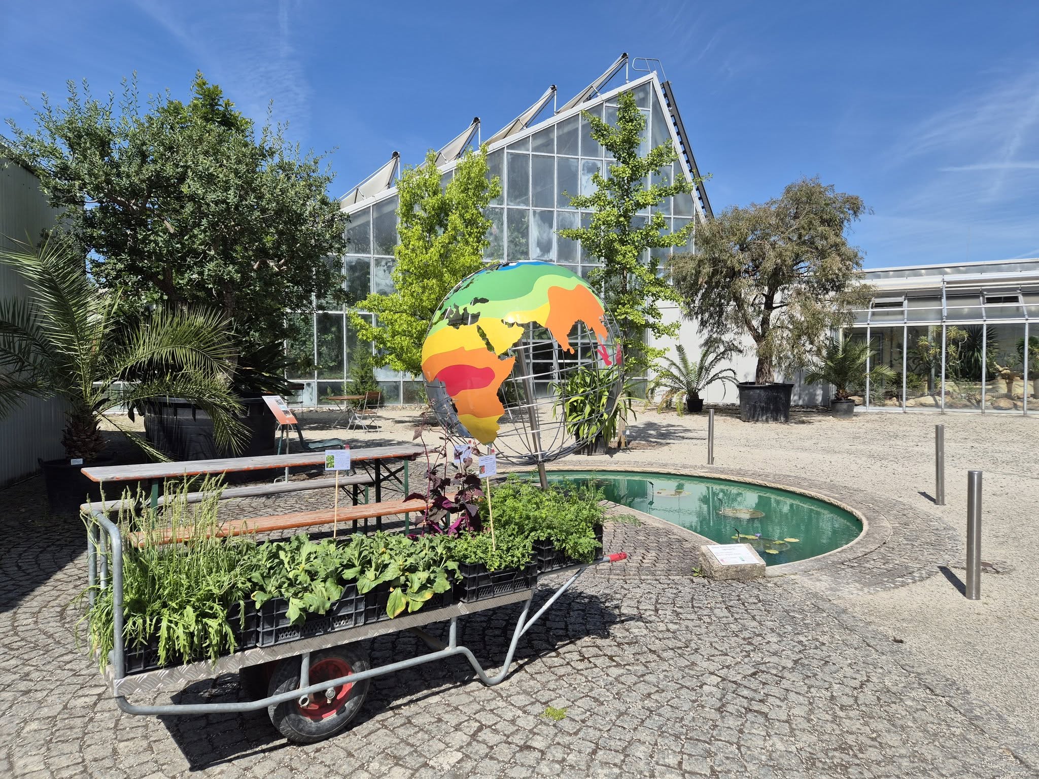 Eingang und Gewächshäuser des Ökologisch-Botanischen Gartens